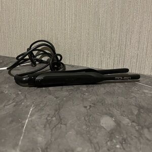 Thin flat iron 3/10”